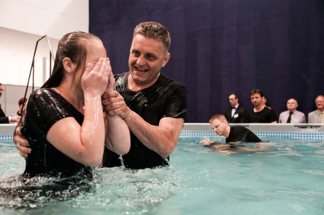 24.06.2017 POZNAN - KONGRES SWIADKÓW JEHOWY 

Ważnym wydarzeniem każdego kongresu  jest chrzest.