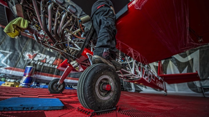 Red Bull Air Race: zobacz, jak zespoły pracują przy samolotach!