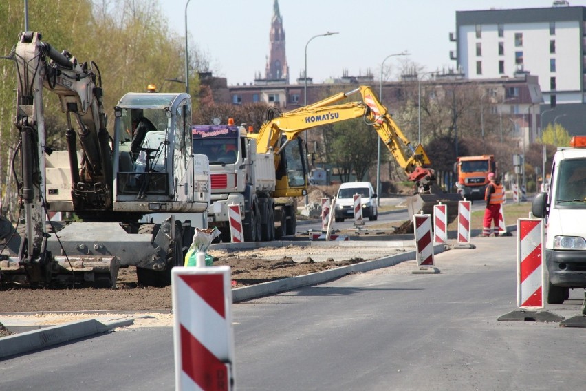 Prace remontowe al. Zagłębia Dąbrowskiego postępują szybko i...