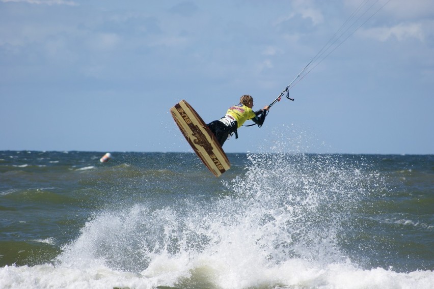 Łeba: Najlepsi kitesurferzy walczyli w Łebie o najlepsze lokaty [GALERIA ZDJĘĆ]