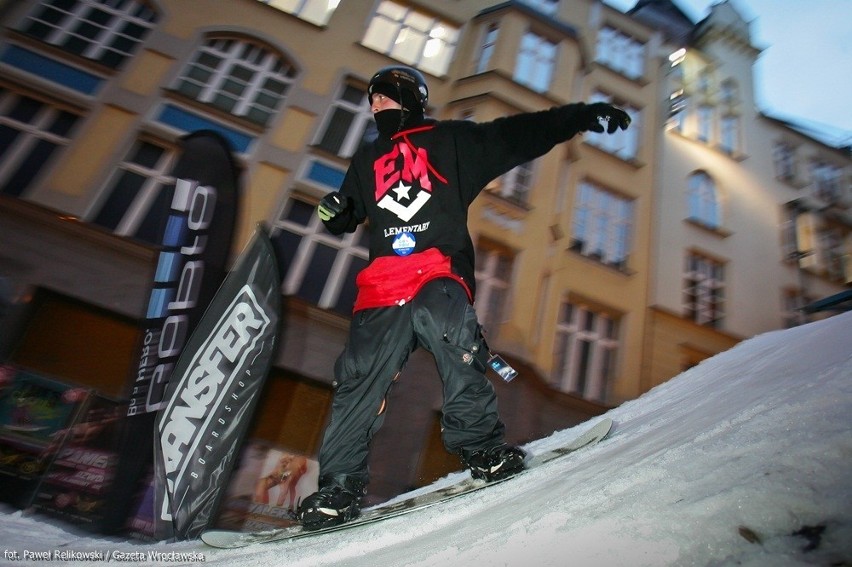 Stok snowboardowy w centrum miasta (ZDJĘCIA)