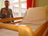Nowe łóżka w Szpitalu nr 2 w Mysłowicach: Są wygodne, nowoczesne i na pilota. Sami zobaczcie! [FOTO]