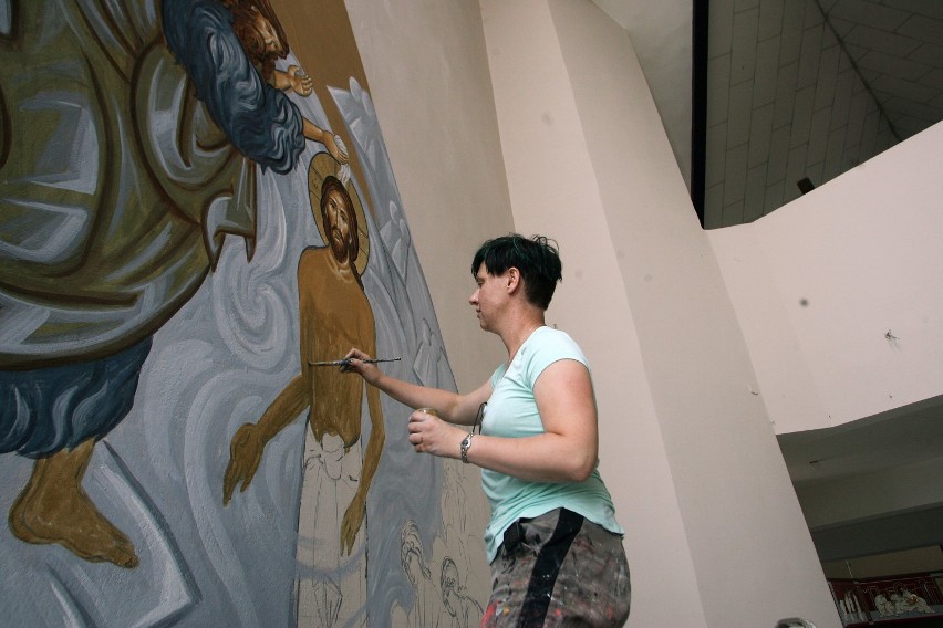 Malowanie baptysterium w Legnicy [ZDJĘCIA]