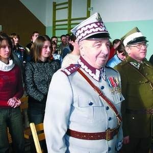 Płk. Jan Bruź wcielił się w rolę Błękitnego Generała, by opowiedzieć młodym mieszkańcom Pomorza o wydarzeniach sprzed 85 lat.
Fot. Piotr Niemkiewicz
