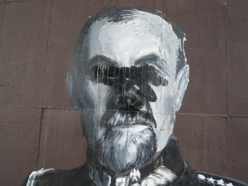 Zniszczono mural generała Rozwadowskiego w Szczecinie. Fundatorzy zapowiedzieli, że będzie odnowiony  