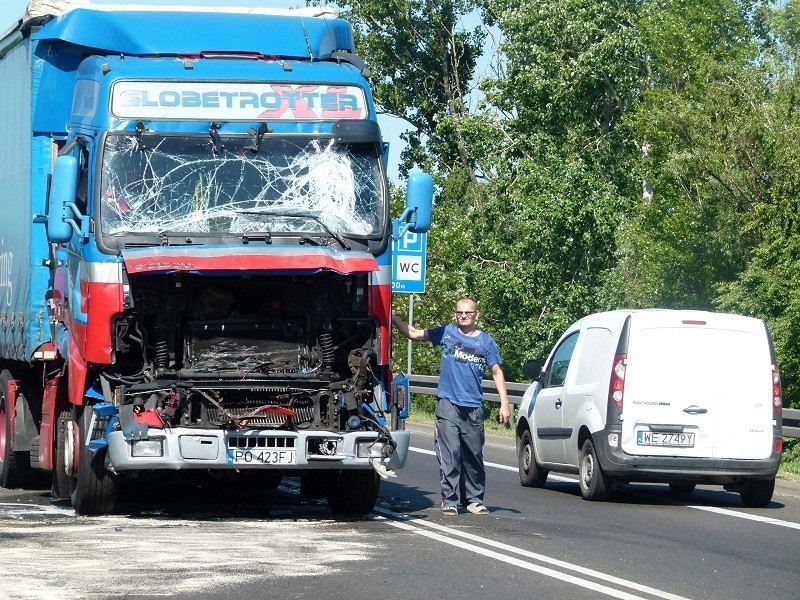 Do wypadku doszło w piątek o godzinie 4.45. Kierowca volvo,...