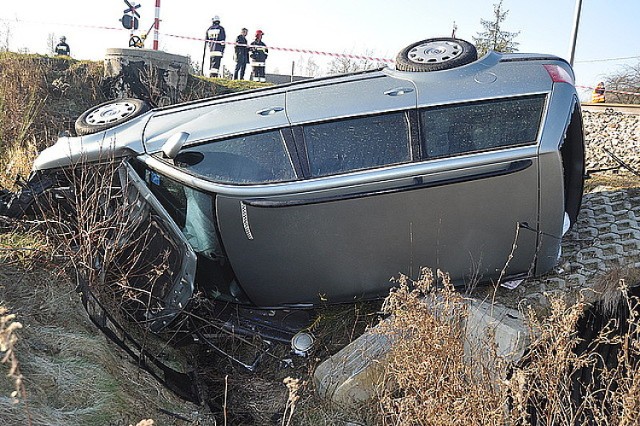 Wypadek w Cmolasie. Zderzyło się auto z pociągiem