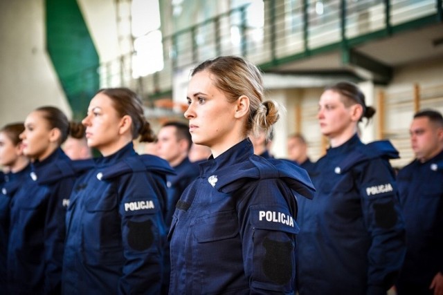 Nowi policjanci w garnizonie łódzkim, m.in. w policji w Bełchatowie