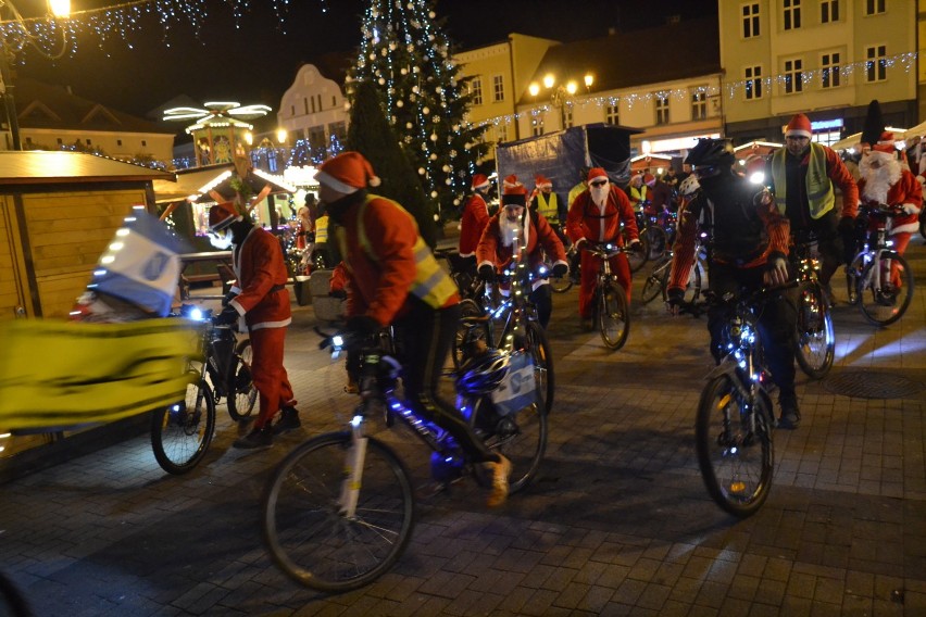 Mikołaje na rowerach przejechali przez Rybnik WIDEO + ZDJĘCIA