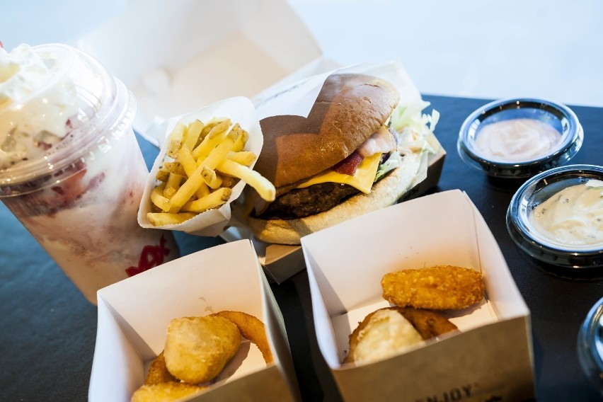 MAX Premium Burgers to nowa burgerownia na gastronomicznej...