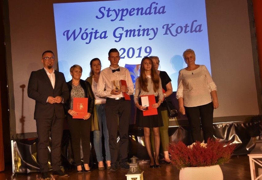 Stypendia wójta dla najlepszych uczniów z gminy Kotla