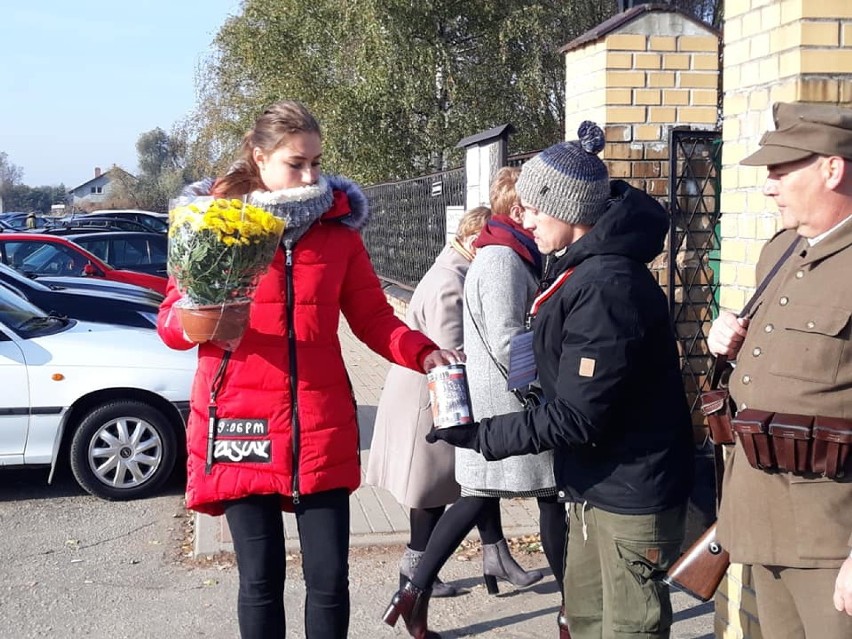 Zbierali pieniądze na renowację pomników powstańców