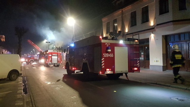 Pożar domu mieszkalnego przy ulicy Poznańskiej w Sierakowie (10.04.2018)

Wypadek tira na obwodnicy Gniezna


źródło: gloswielkopolski.pl/x-news.pl.