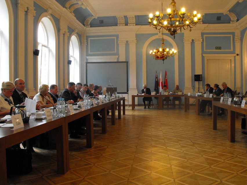 IX Sesja Rady Powiatu Puławskiego. Jakie problemy poruszano w środę w Starostwie Powiatowym?