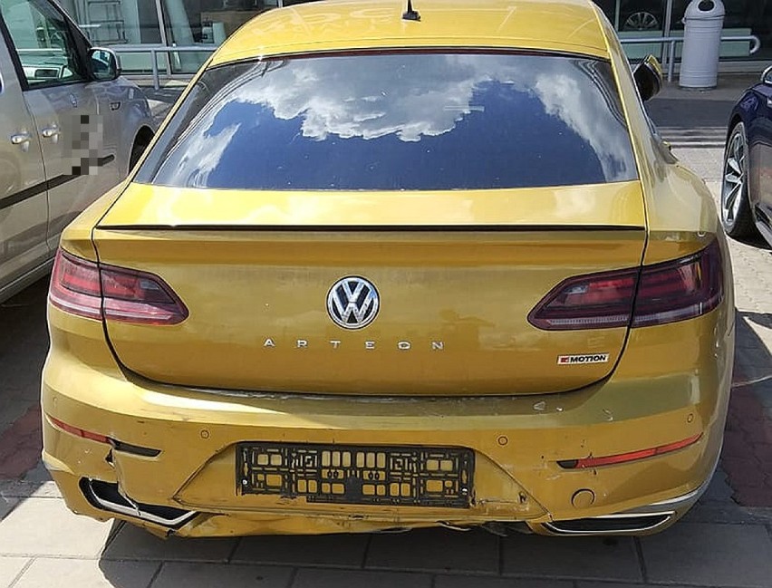 Kolizja Volkswagena Arteona i Audi A3 na ul. Branickiego w...