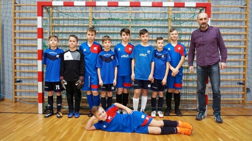 Młodzież Pogoni Syców na turniejach piłkarskich w Wieruszowie oraz w Kunicach