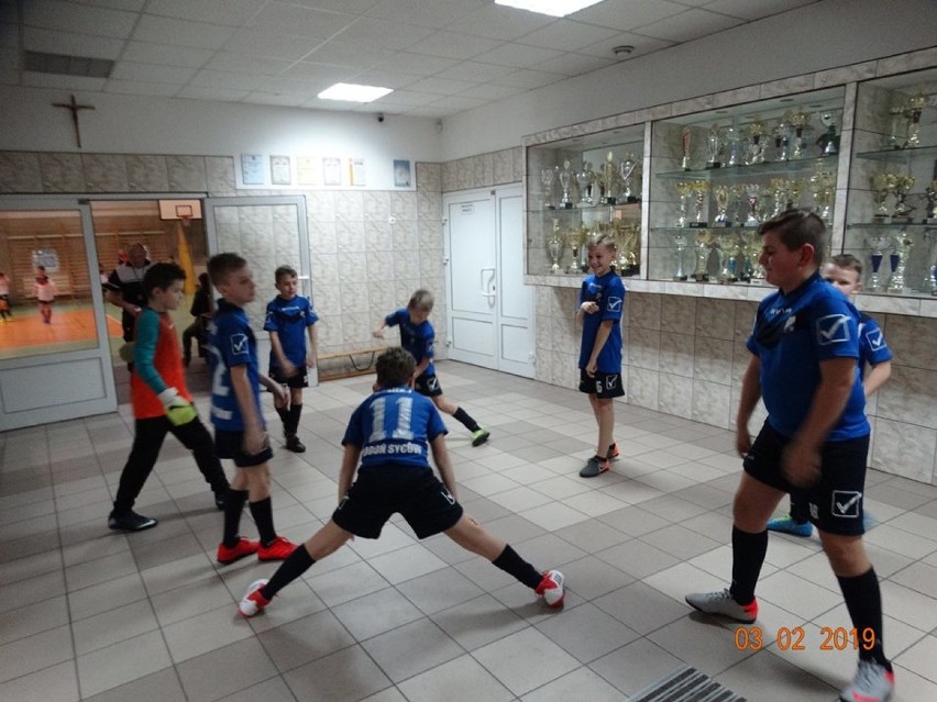 Młodzież Pogoni Syców na turniejach piłkarskich w Wieruszowie oraz w Kunicach