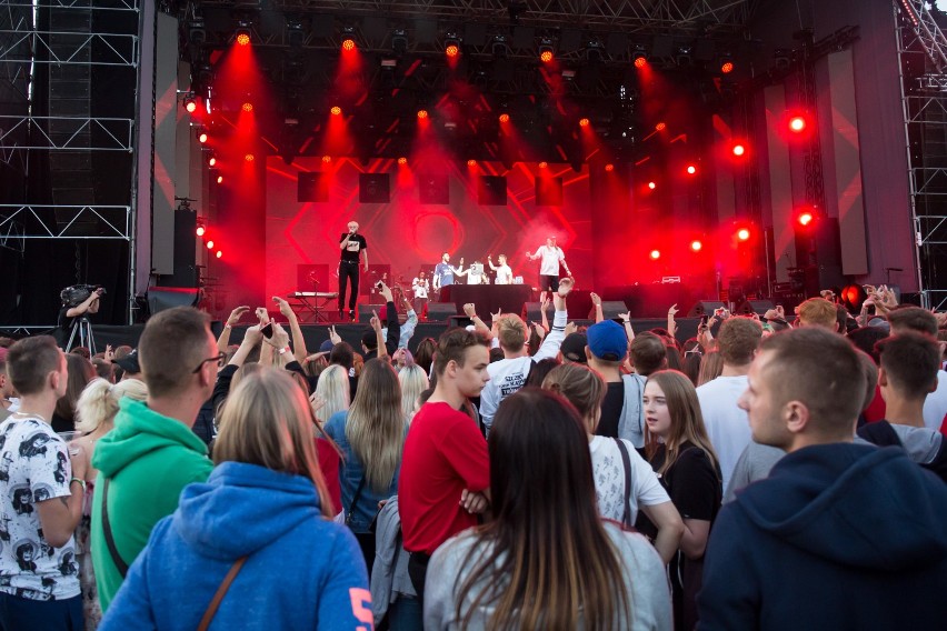 Gdańsk Dźwiga Muzę 2018. Pierwszy dzień festiwalu. Na scenie...