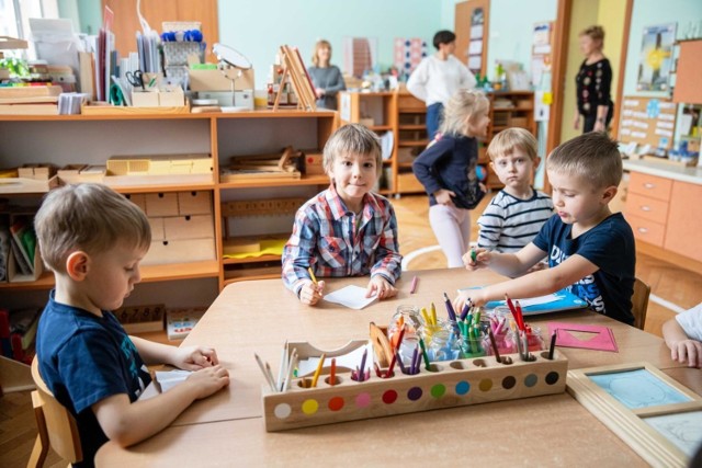 O pierwszeństwie przyjęcia do przedszkoli miejskich decydują kryteria ustawowe i te ustalane przez samorządy