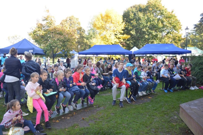 Piknik z okazji Światowego Dnia Zrównoważenia Psychicznego w wejherowskim parku