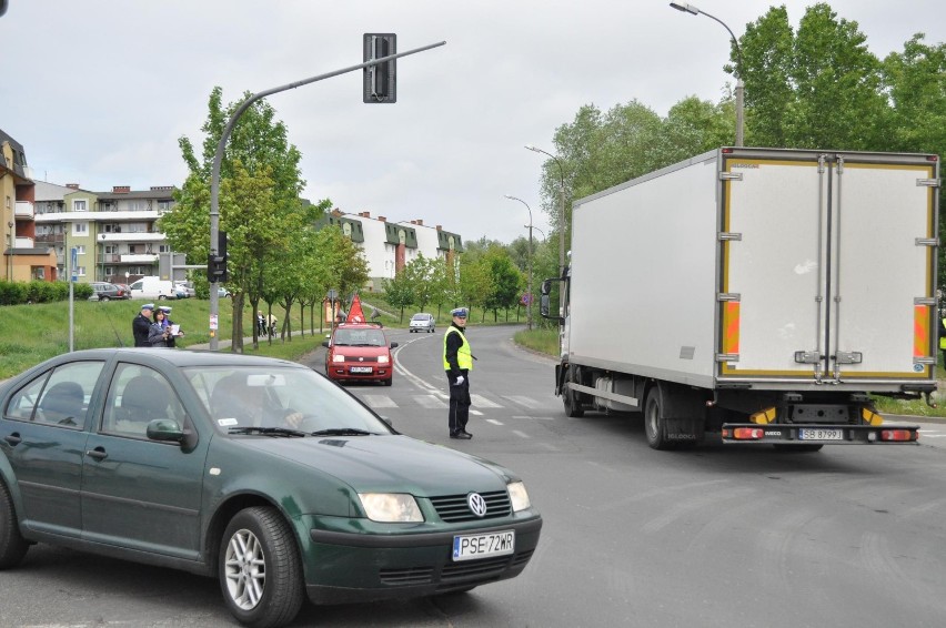 Śrem: policjanci kierowali ruchem na skrzyżowaniu ul....