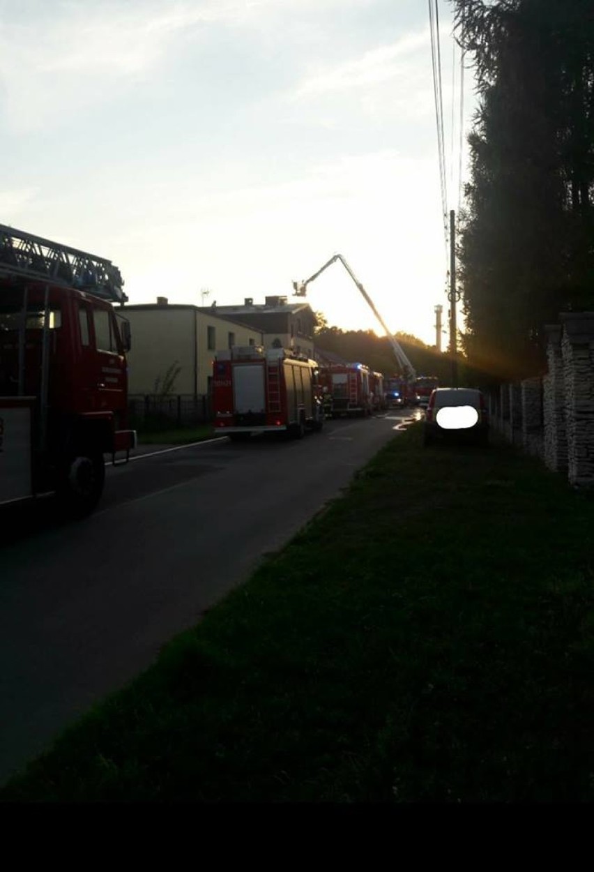 Pożar budynku mieszkalnego w Koszęcinie. Prawdopodobnie doszło do zwarcia instalacji elektrycznej [ZDJĘCIA]