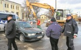 Zostawił skodę przed dworcem w Piotrkowie i wyjechał  na... dwa  lata