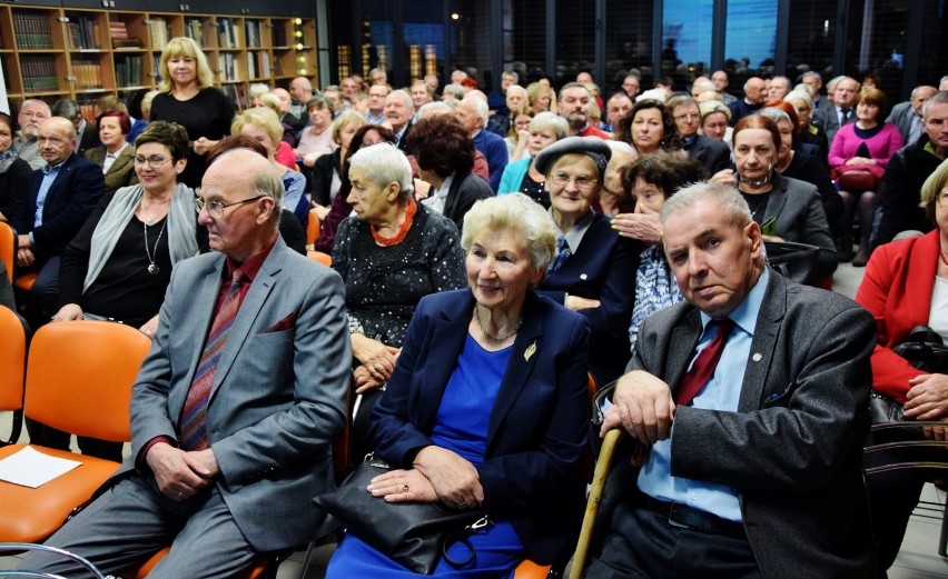 Powstała książka o wojewódzkim Sieradzu z lat 1975-1998. Promocja wydawnictwa odbyła się w Powiatowej Bibliotece Publicznej (zdjęcia)