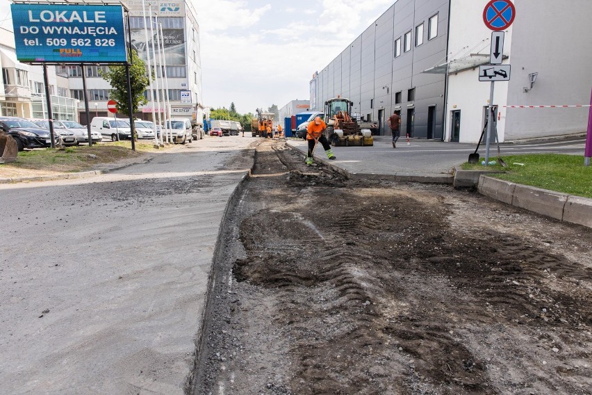 Dziury zostaną załatane. Ruszył remont drogi przy centrum handlowym Plaza w Rzeszowie [ZDJĘCIA]