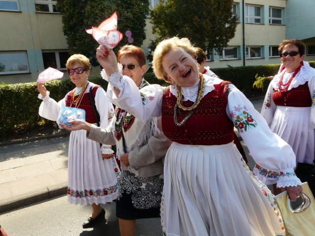 Jarmark powiatowy w Sieradzu 2015. Niedziela szóstej edycji imprezy bogata w artystyczne występy