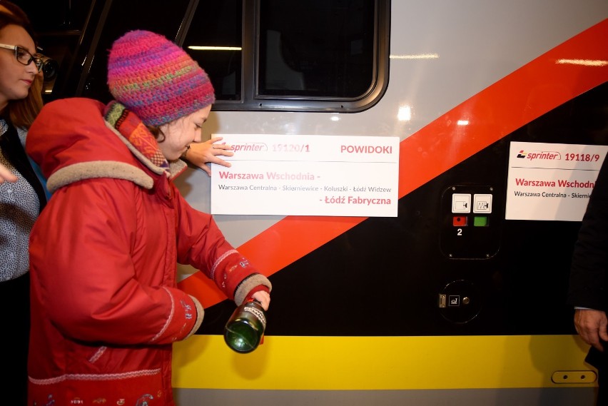 Powidoki, Fabrykant, Syrenka chrzest pociągów na dworcu...