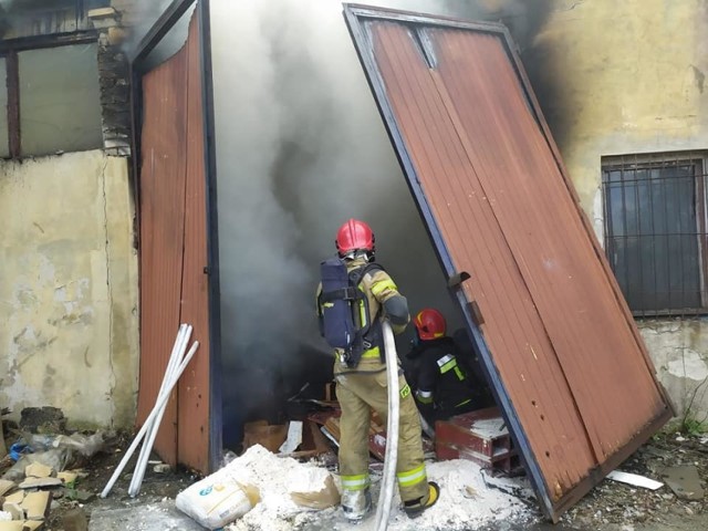 Pożar odpadów przy ulicy Leśnej w Zawierciu.