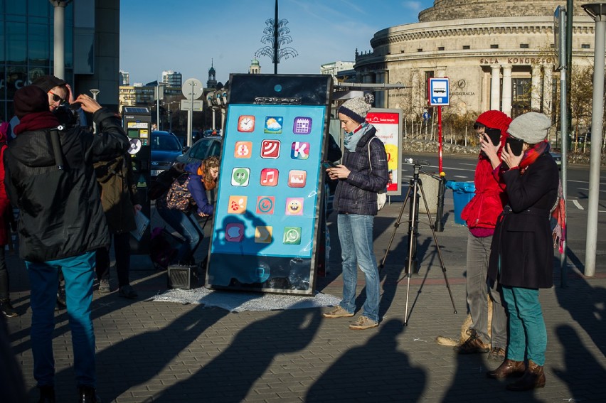 Krwawy telefon stanął w centrum. Wyjątkowy flashmob w...