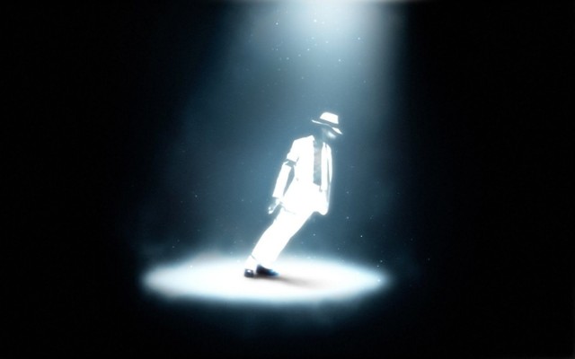 Michael Jackson pokonujący grawitację