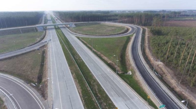 S8 z Warszawy do Białegostoku. "Mała autostrada" ze stolicy na północny wschód już działa. Zdjęcia z drona