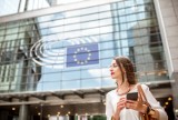 Europa otwiera się na podróże. Rada Unii Europejskiej zaleca zniesienie obostrzeń dla osób z paszportem covidowym