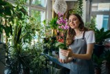 Jak zagospodarować miejsce na kwiaty w domu? Inspiracje