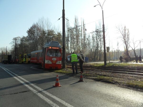 O krok od wypadku tramwajowego. Sznycel znowu wypadł z torów [ZDJĘCIA]