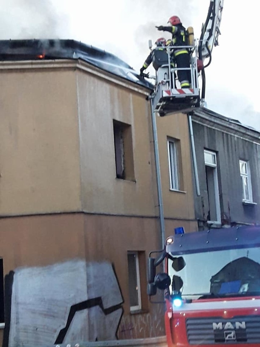 Radomscy strażacy zgłoszenie o pożarze przy ulicy...