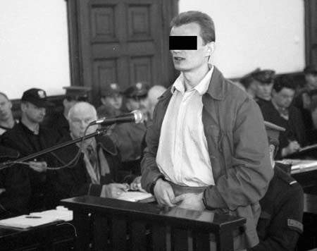 Trzy godziny Sławomir P. wyjaśniał okoliczności zbrodni, popełnionych w latach 1997-99. Fot. Władysław Morawski