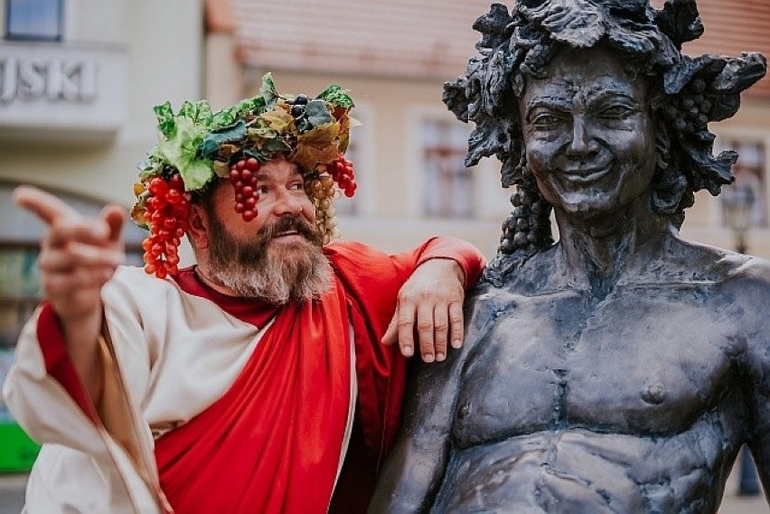 Bachus ma swój pomnik. Stoi na deptaku (skrzyżowanie ulic:...