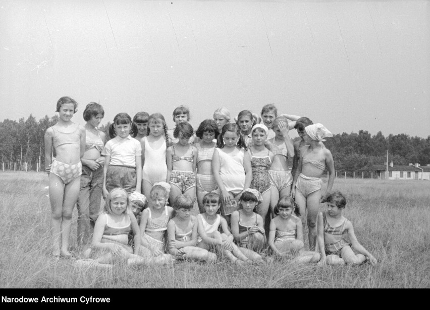 Na zdjęciu: kolonie dla dzieci w Krzewicy.


1966 rok