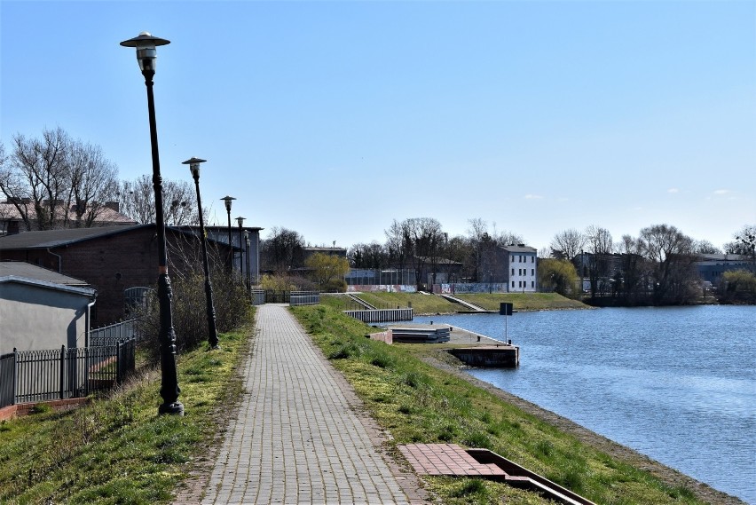 Koronawirus w Opolu. Puste parki i bulwary nad Odrą. Okolice...