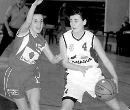 Koszykarki MOSiR-u (z prawej Magda Jurasz) zagrały słabo.