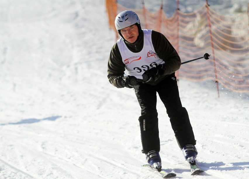 Góra Kamieńsk. Narciarze i snowboardziści walczą w Mistrzostwach Województwa Łódzkiego