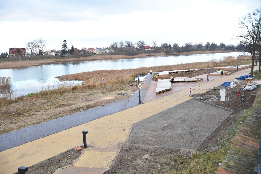 Malbork. Trwa przebudowa bulwaru nad Nogatem. Nowa droga już od wiaduktu do kąpieliska 