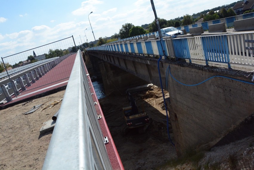 15 listopada minął umowny termin na budowę nowego mostu w...