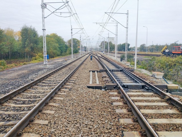 Na odcinku między Rzepinem a Boczowem uszkodzona została sieć trakcyjna, co spowodowało wstrzymanie ruchu pociągów.