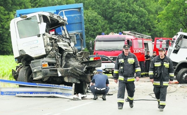 W czerwcu koło Gniechowic w wypadku uczestniczyły trzy pojazdy. Ranne zostały 4 osoby