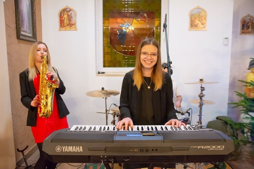 Zespół "Live Band" z Lęborka nagrał świąteczną piosenkę z chórem "Schola Karola"[WIDEO,ZDJĘCIA]